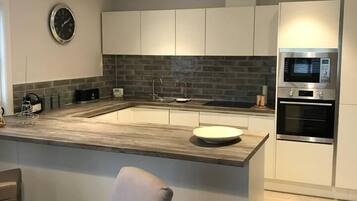 Rumah (1 Bedroom) | Dapur pribadi | Oven, mesin pencuci piring, dan peralatan masak/sendok-piring