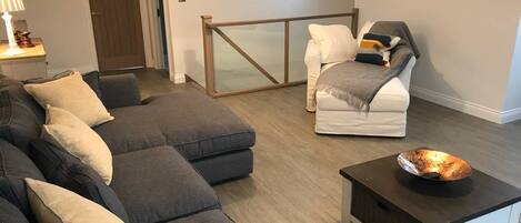 House (1 Bedroom) | Living room