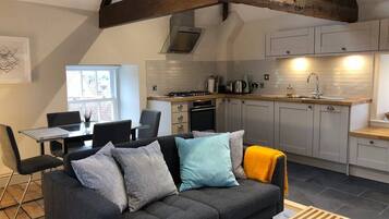 Apartment (1 Bedroom) | Living room | Books