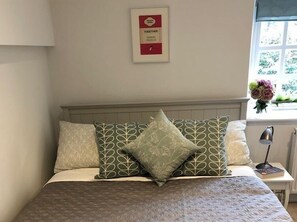 Cottage (1 Bedroom) | 1 bedroom, bed sheets - The Cottage, Lower St, West Chinnock (Crewkerne)