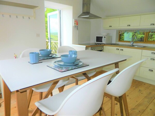 Cottage (1 Bedroom) | Private kitchen | Fridge, oven, stovetop, cookware/dishes/utensils - Dartmoor Barn on North Hessary Tor (Yelverton)
