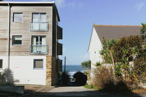 Exterior - Family Home in Newquay, Parking, 3 min Walk Beach (Newquay)
