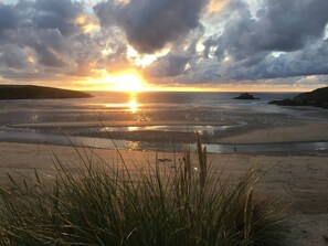 Beach - Family Home in Newquay, Parking, 3 min Walk Beach (Newquay)