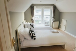 4 bedrooms, WiFi, bed sheets - Family Home in Newquay, Parking, 3 min Walk Beach (Newquay)