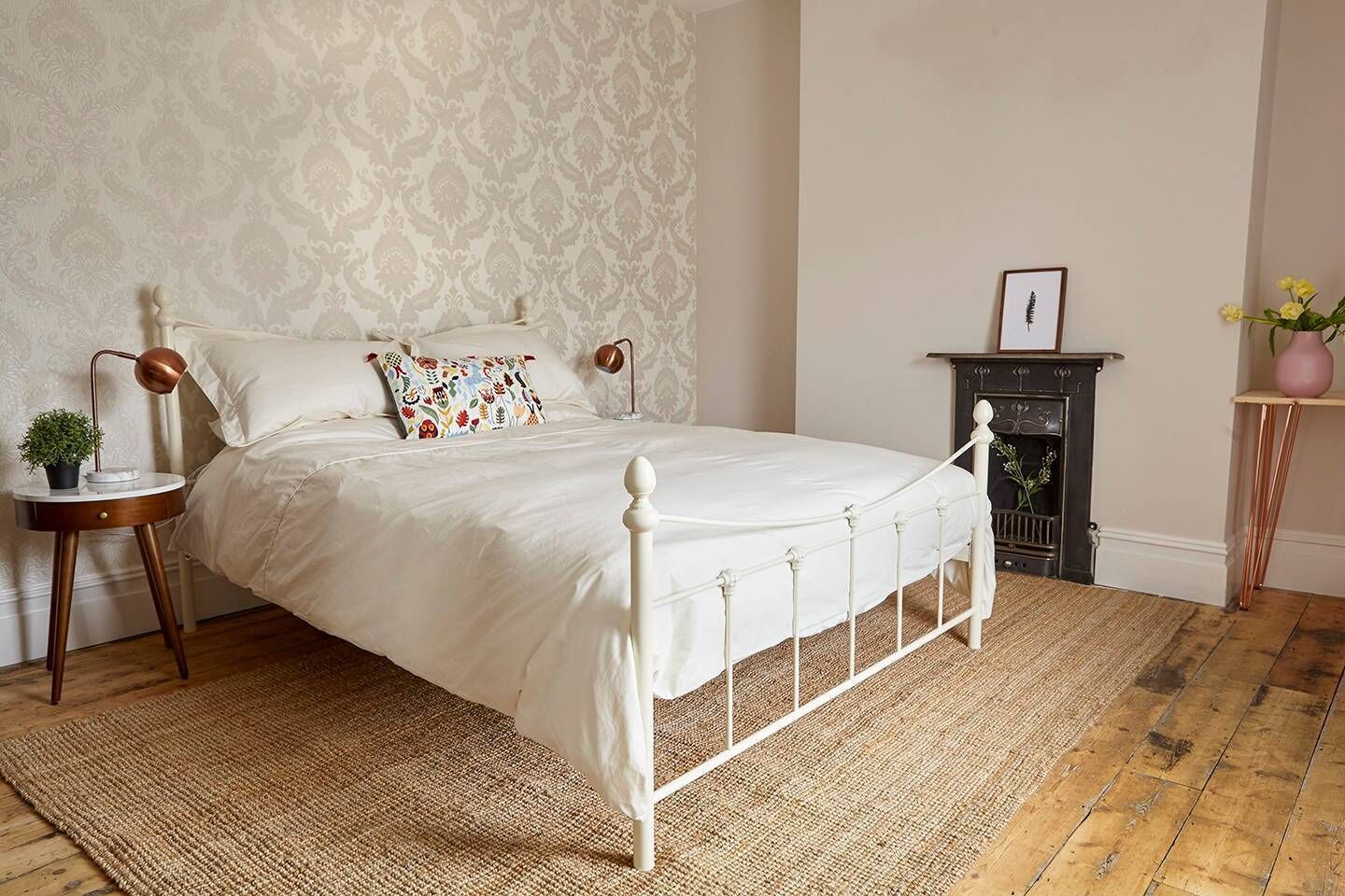 Appartement (1 Bedroom) | 1 chambre, fer et planche à repasser, draps fournis