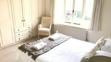 Cottage (4 Bedrooms) | 4 bedrooms, iron/ironing board, free cribs/infant beds, Internet