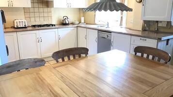 Cottage (4 Bedrooms) | Private kitchen | Fridge, oven, dishwasher, high chair