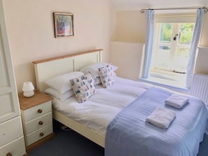 Cottage (4 Bedrooms) | 4 bedrooms, iron/ironing board, free cots/infant beds, Internet - Idyllic Riverside Cottage in Dorset (Weymouth)