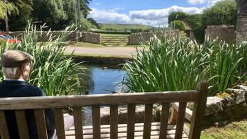 Cottage (4 Bedrooms) | Balcony