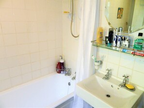 Bathroom - Period Charm With Stunning Views (Newton Abbot)