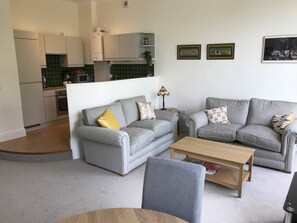 Apartment (2 Bedrooms) | Living room | Flat-screen TV - Luxury City Centre Apartment Exeter (Exeter)