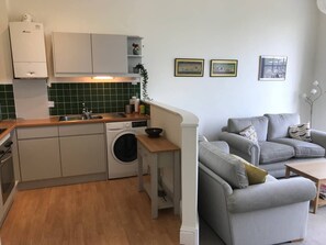 Apartment (2 Bedrooms) | 2 Schlafzimmer, Bügeleisen/Bügelbrett, WLAN, Bettwäsche