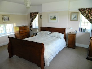 3 多间卧室、熨斗/熨衣板、床单