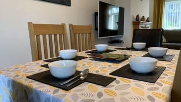 House (3 Bedrooms) | Private kitchen | Fridge, oven, coffee/tea maker, cookware/dishes/utensils