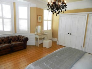 3 bedrooms, iron/ironing board, bed sheets - Period Home - Charming Features - 1 Mile From Hoe (Plymouth)