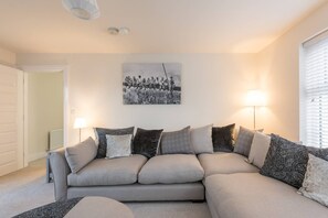 House (3 Bedrooms) | Living room | Smart TV