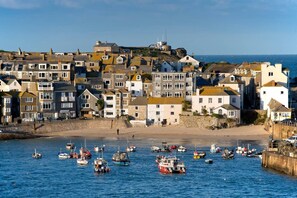 Lake - Surf Break 2BD St Ives Apartment W/ Sea Views+spa Experience (St Ives)
