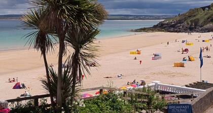 Surf Break 2BD St Ives Apartment W/ Sea Views+spa Experience