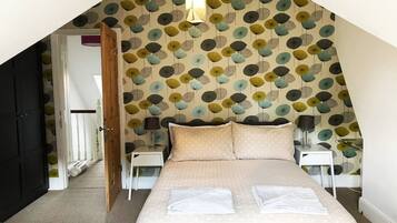 4 bedrooms, desk, iron/ironing board, free WiFi