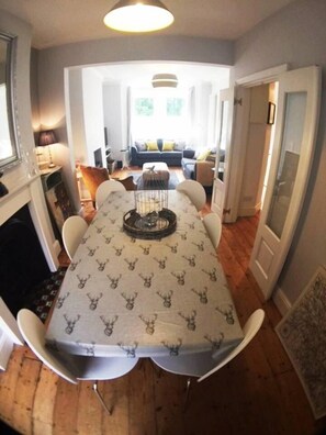 雪櫃、微波爐、焗爐、洗碗機