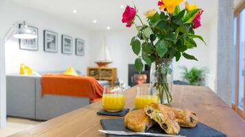 Casa (2 Bedrooms) | Soggiorno | TV, caminetto