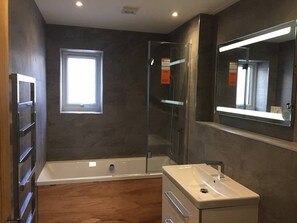 House (3 Bedrooms) | Bathroom | Hair dryer