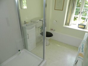 House (3 Bedrooms) | Bathroom | Towels - River Cottage a Country Retreat in Wooded Gardens (Wareham)