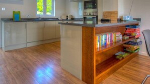 House (3 Bedrooms) | Private kitchen | Oven, stovetop, dishwasher, high chair - Stunning Lakeside Lodge Within Cotswold Water Park (Cirencester)