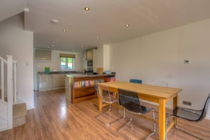 Casa (3 Bedrooms) | Cucina privata | Forno, piano cottura, lavastoviglie, seggiolone