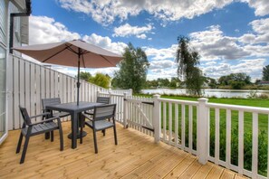 House (3 Bedrooms) | Balcony - Stunning Lakeside Lodge Within Cotswold Water Park (Cirencester)