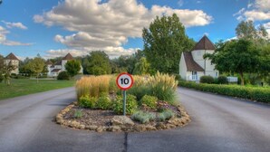 Property grounds - Stunning Lakeside Lodge Within Cotswold Water Park (Cirencester)