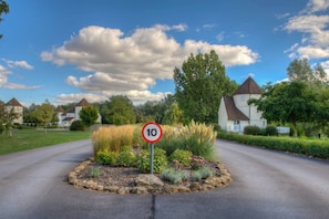Property grounds - Stunning Lakeside Lodge Within Cotswold Water Park (Cirencester)