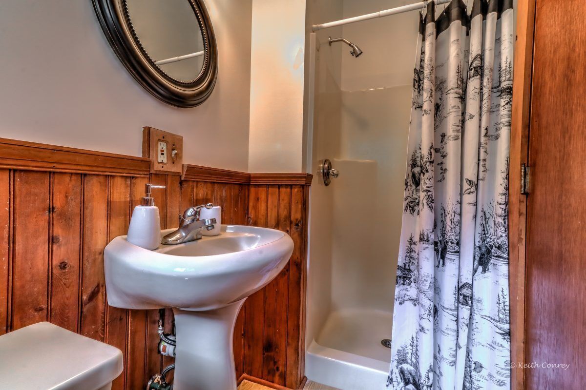 tree top suite (pet friendly) | bathroom | hair dryer, towels