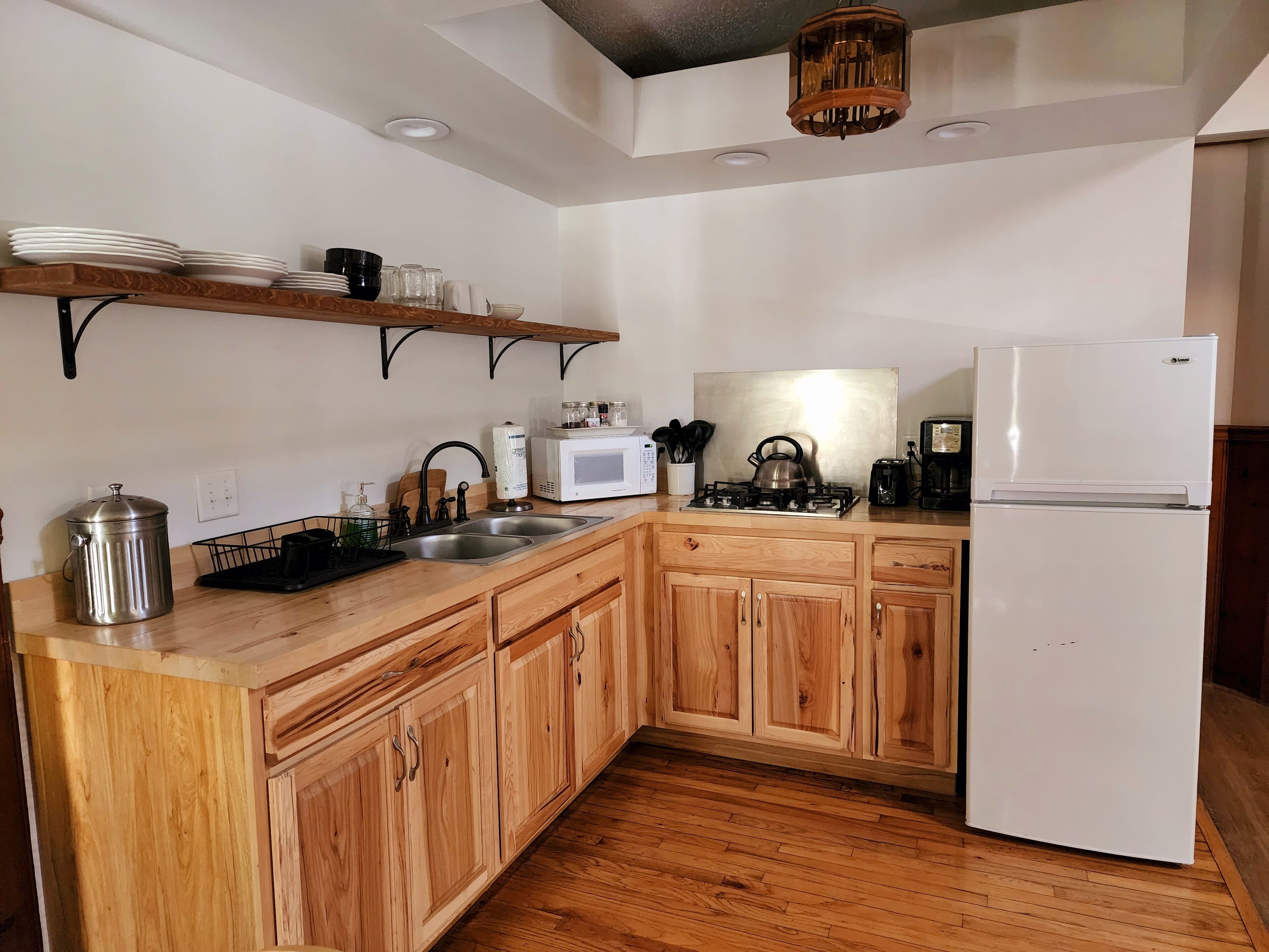 laurel cottage (pet friendly) | private kitchen | microwave, coffee/tea maker, toaster