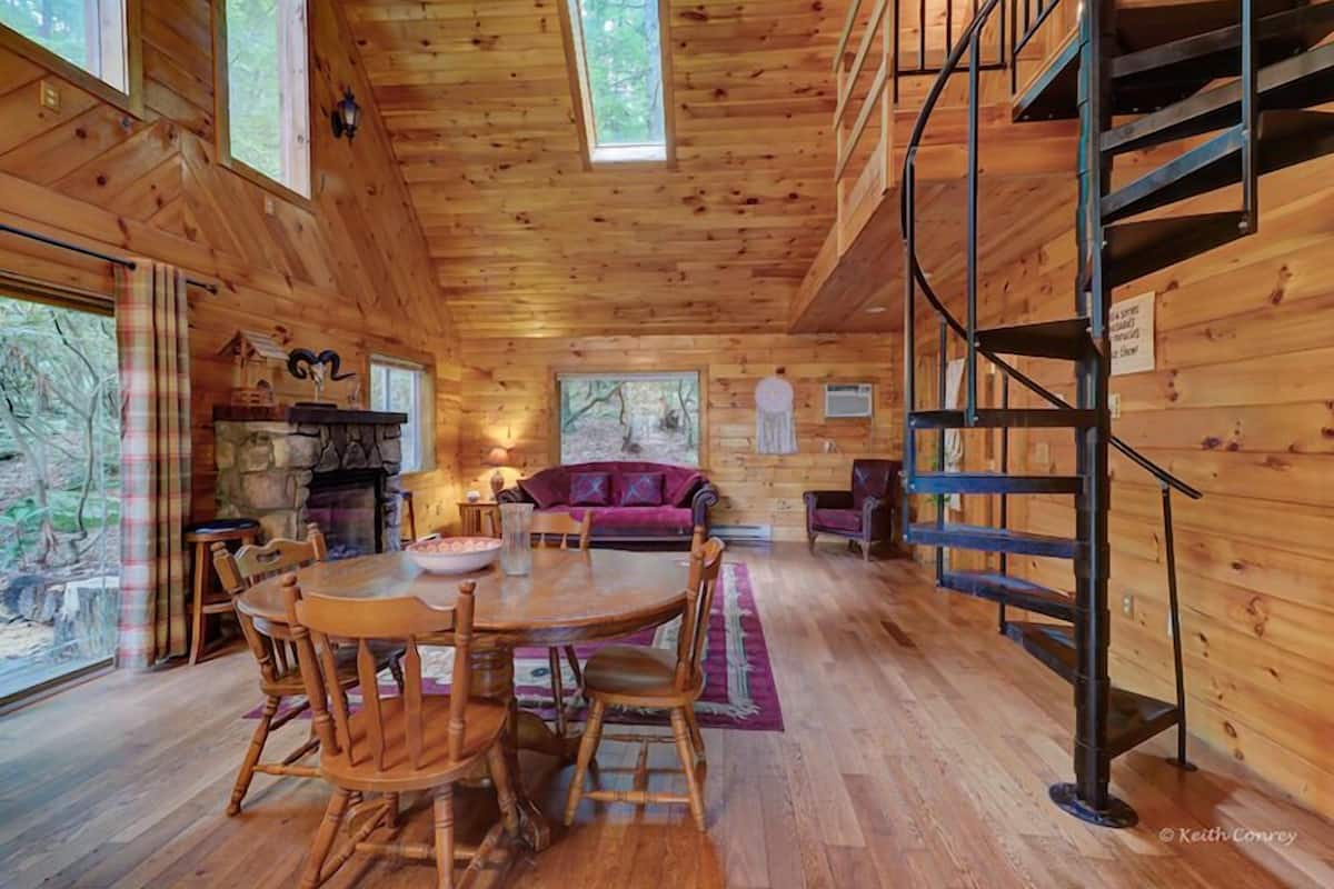 Moss Cottage (Pet Friendly) | 2 bedrooms, individually decorated, individually furnished, free WiFi