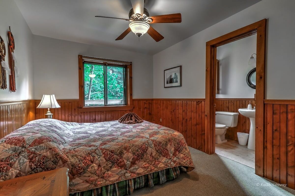 Tree Top Suite (Pet Friendly) | 2 bedrooms, individually decorated, individually furnished, free WiFi