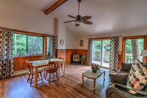 Tree Top Suite (Pet Friendly) | Living area