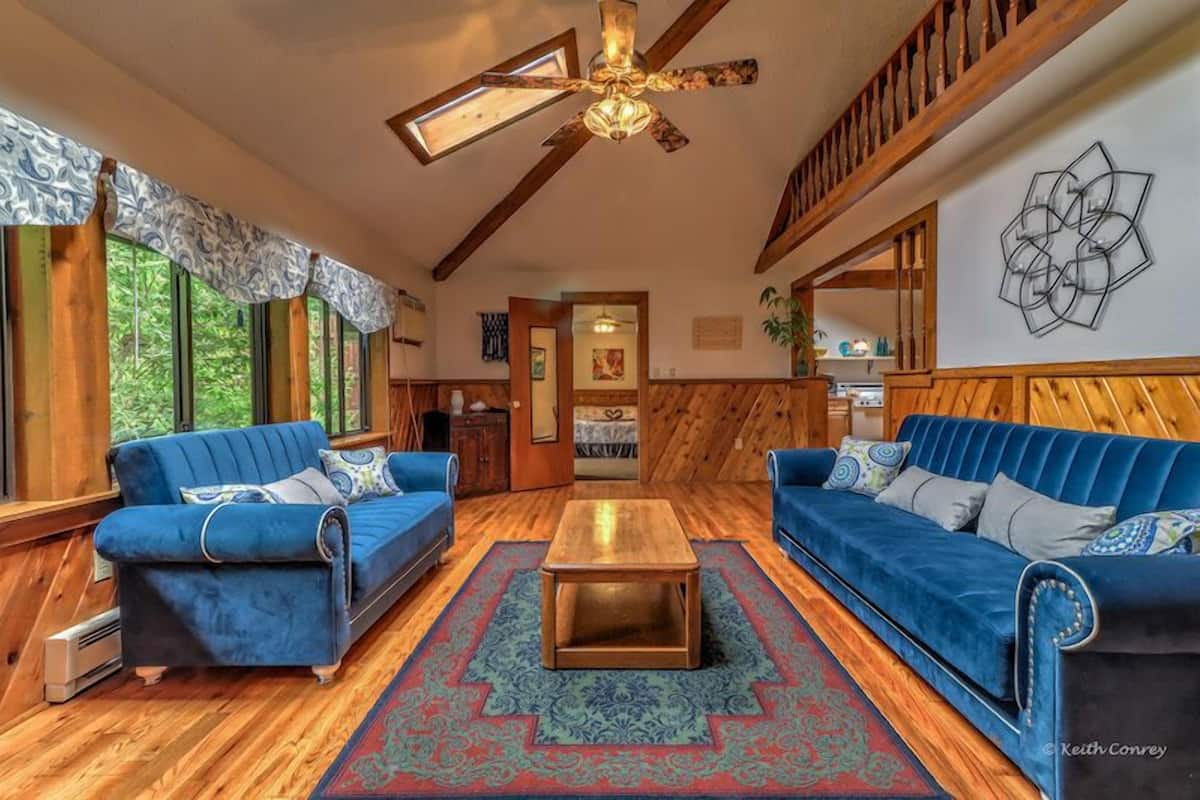 Garden Cottage (Pet Friendly) | 2 bedrooms, individually decorated, individually furnished, free WiFi