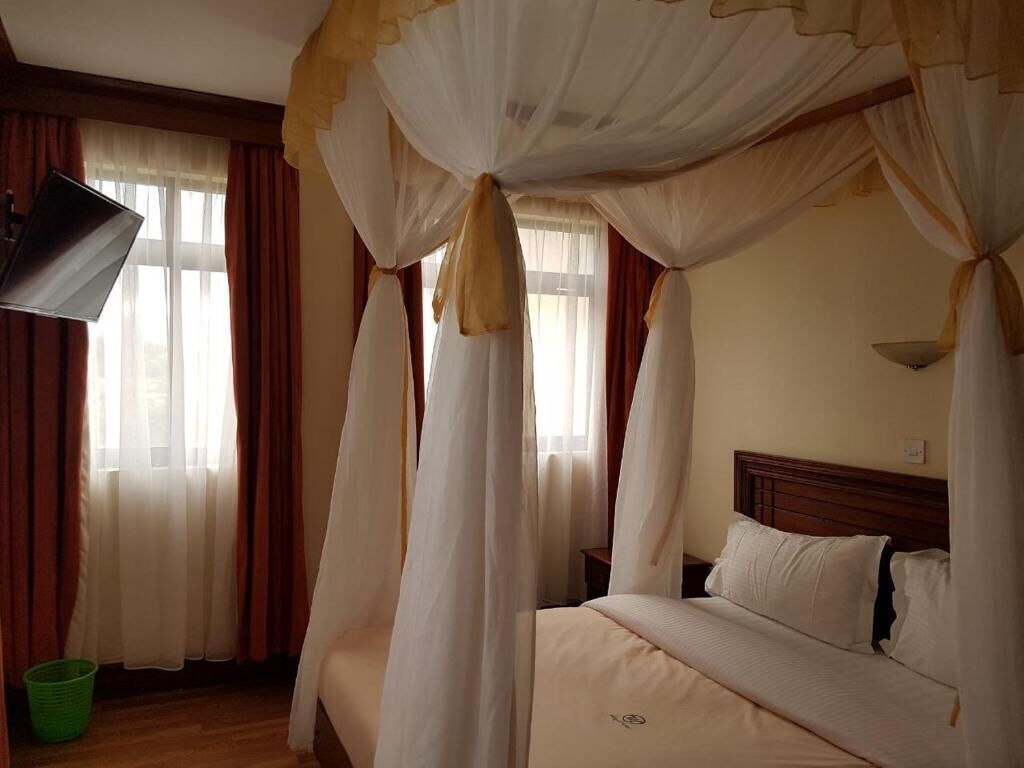 desk, blackout curtains, free wifi, bed sheets