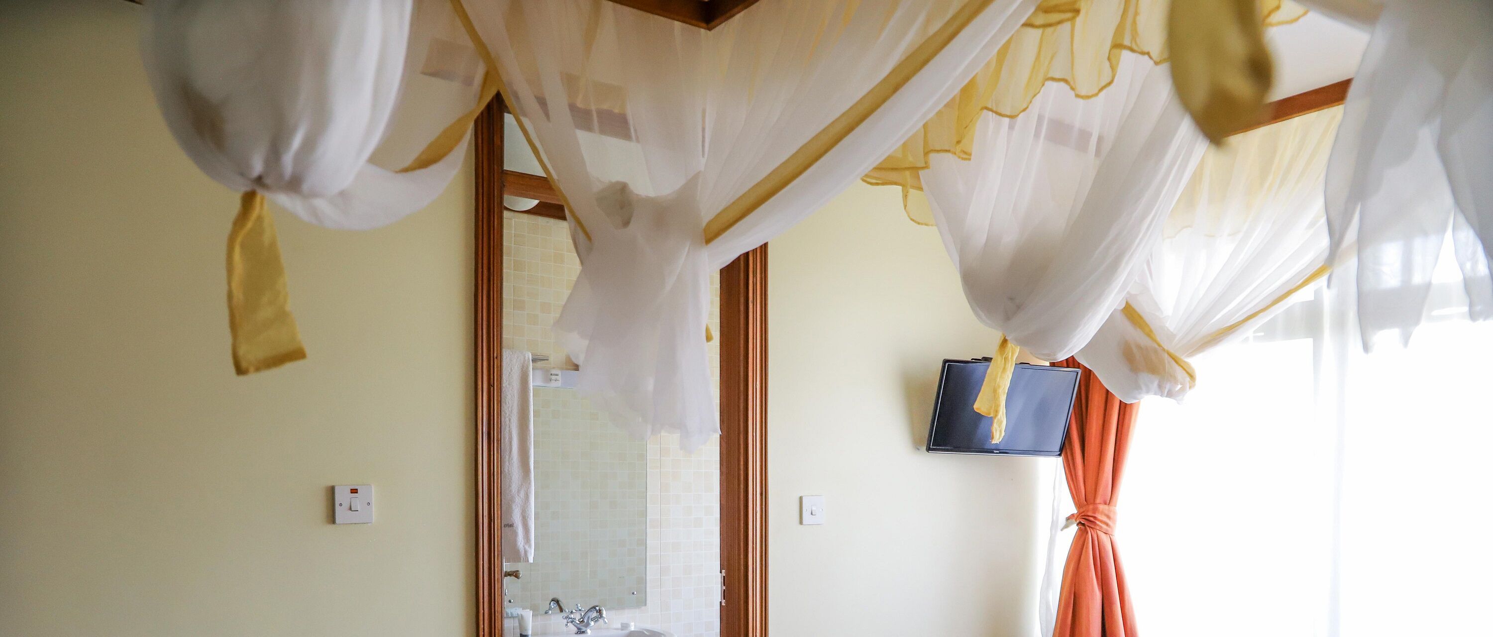 twin room | desk, blackout curtains, free wifi, bed sheets