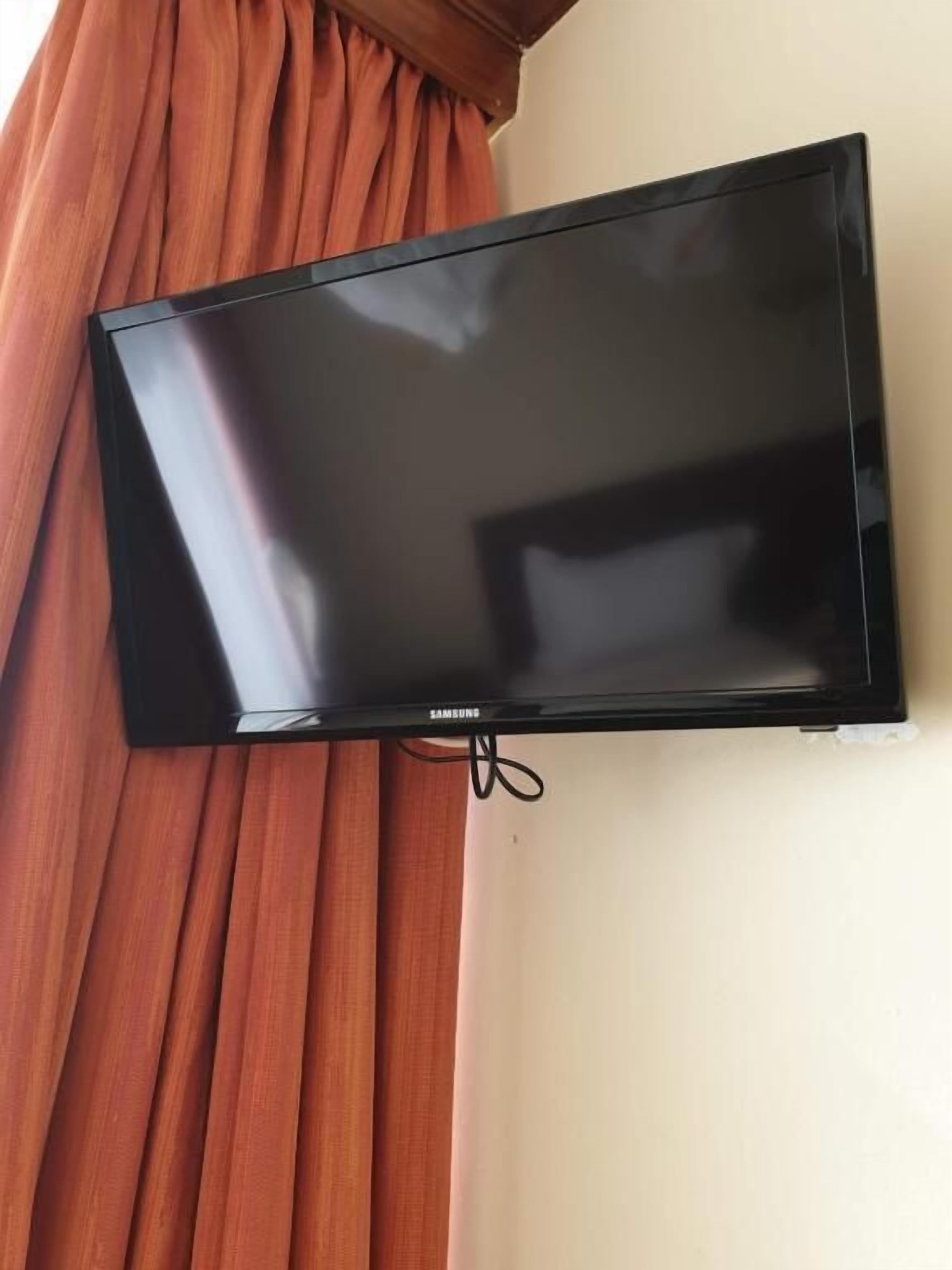 desk, blackout curtains, free wifi, bed sheets