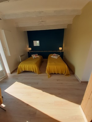 2 slaapkamers, een strijkplank/strijkijzer, gratis wifi, beddengoed