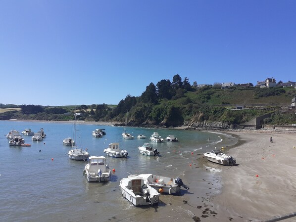 Plage à proximité, chaises longues