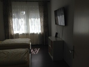 1 間睡房、上網