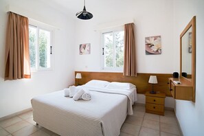 3 bedrooms, iron/ironing board, free WiFi, bed sheets - Luxurious, Spacious, FULLY air conditioned villa set in a serene environment! (Paphos)