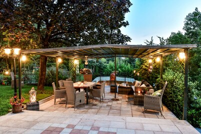 Villa elegant park and large private pool, outdoor games art fitness