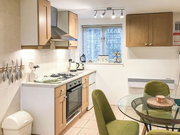 Ovn, opvaskemaskine, fryser