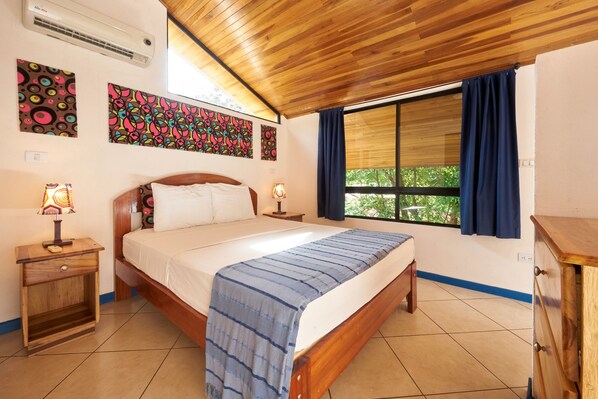 1 habitación, caja de seguridad en la habitación, escritorio y wifi 