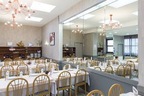 Frühstück, Mittagessen und Abendessen