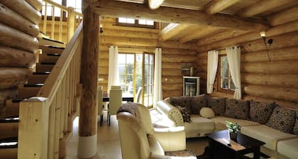 Maison de vacances de luxe en bois rond n ° 1 avec sauna, chauffage au sol, cheminée